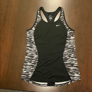 Nike Women's Black and White Patterned Tank Top